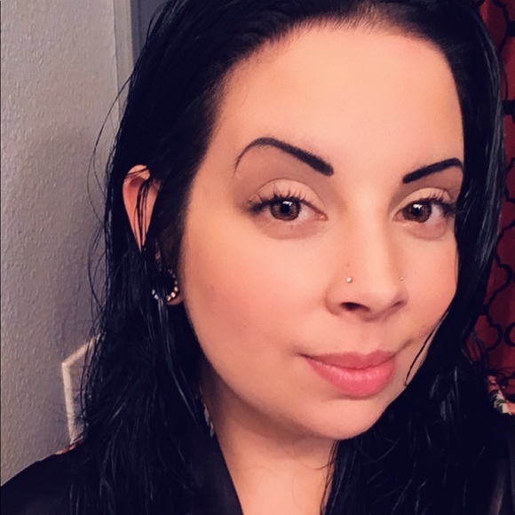 Meet your Posher, Moniqua - Picture 1 of 4